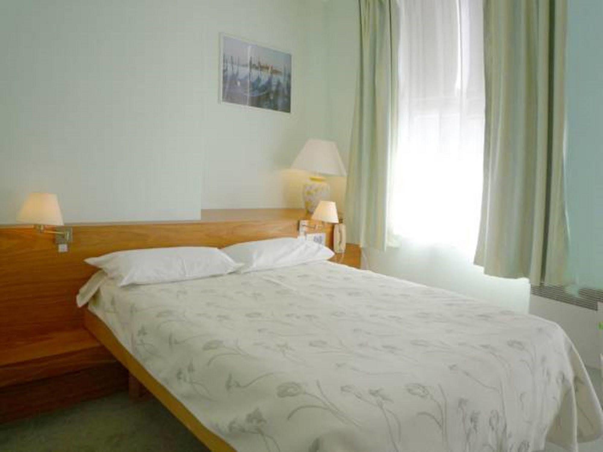 Hotel & Restaurant Le Cardinal Poix-de-Picardie Ngoại thất bức ảnh